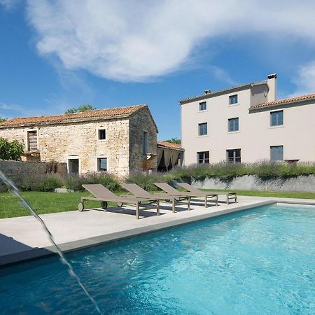 Cozy Home In Tinjan With Outdoor Swimming Pool Buitenkant foto