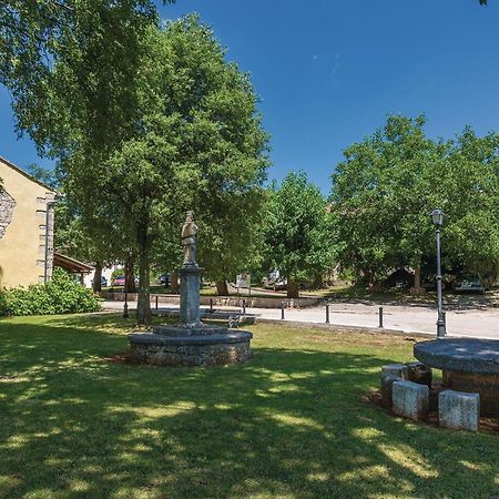 Cozy Home In Tinjan With Outdoor Swimming Pool Buitenkant foto