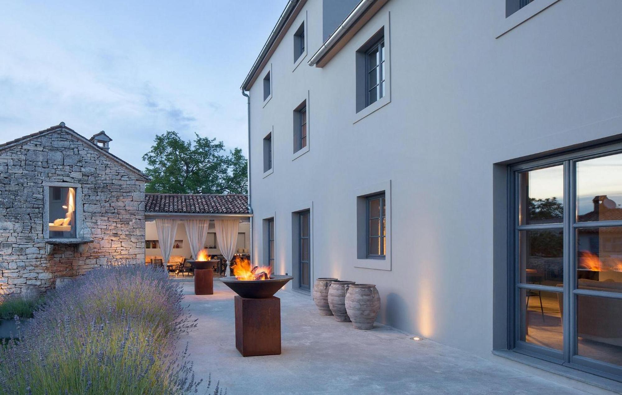 Cozy Home In Tinjan With Outdoor Swimming Pool Buitenkant foto