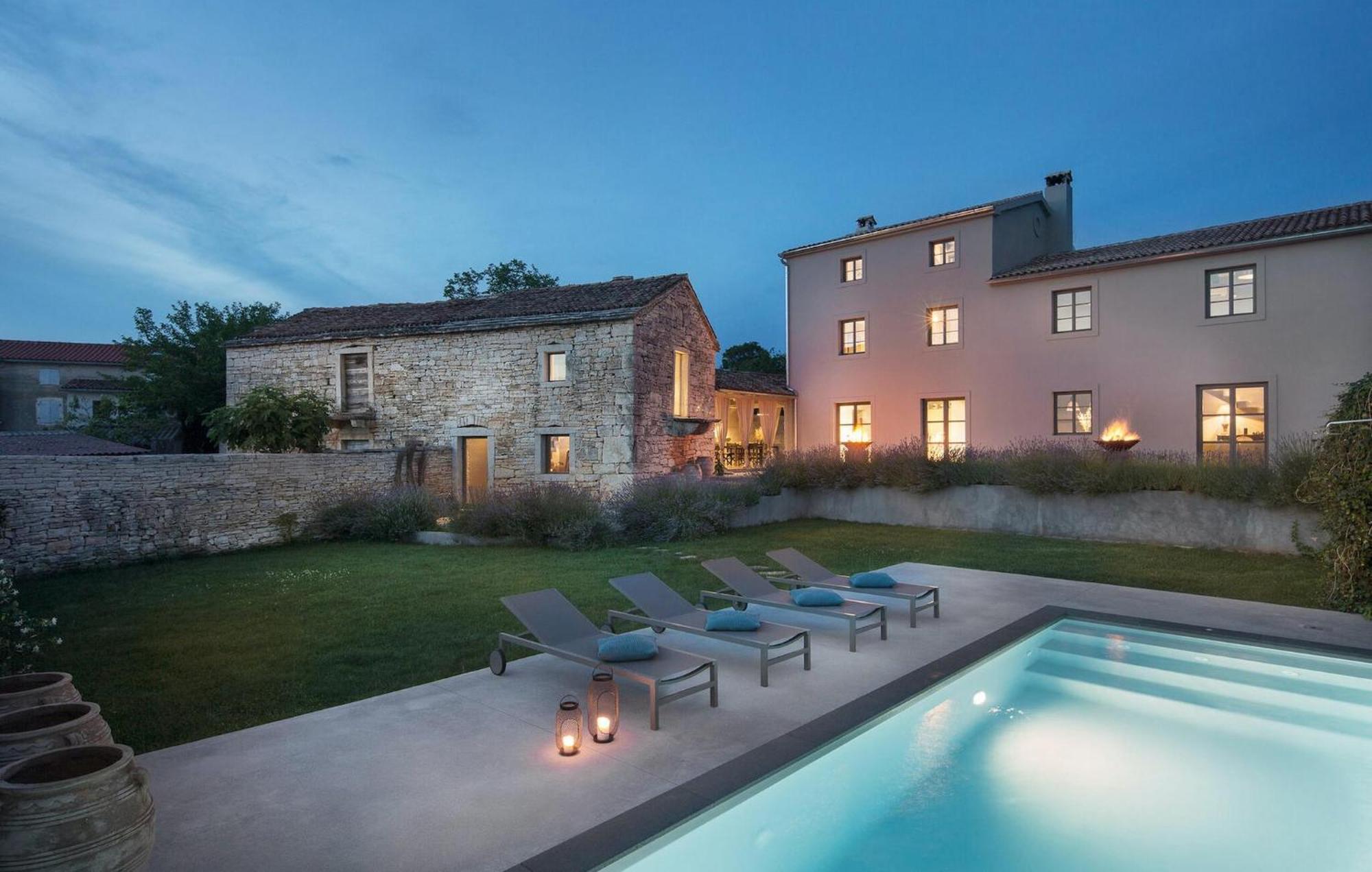 Cozy Home In Tinjan With Outdoor Swimming Pool Buitenkant foto