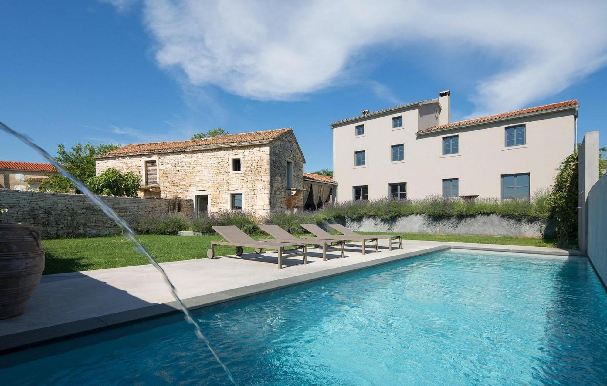 Cozy Home In Tinjan With Outdoor Swimming Pool Buitenkant foto