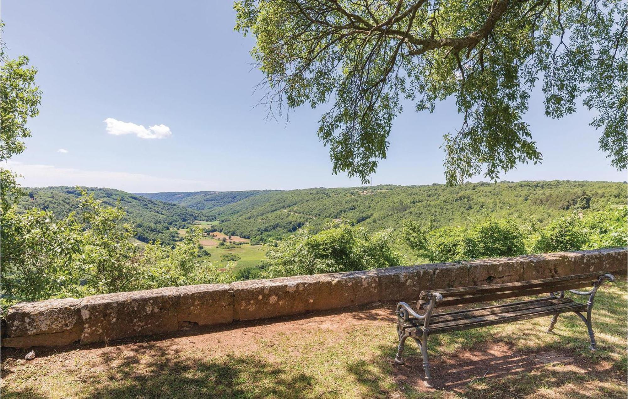 Cozy Home In Tinjan With Outdoor Swimming Pool Buitenkant foto